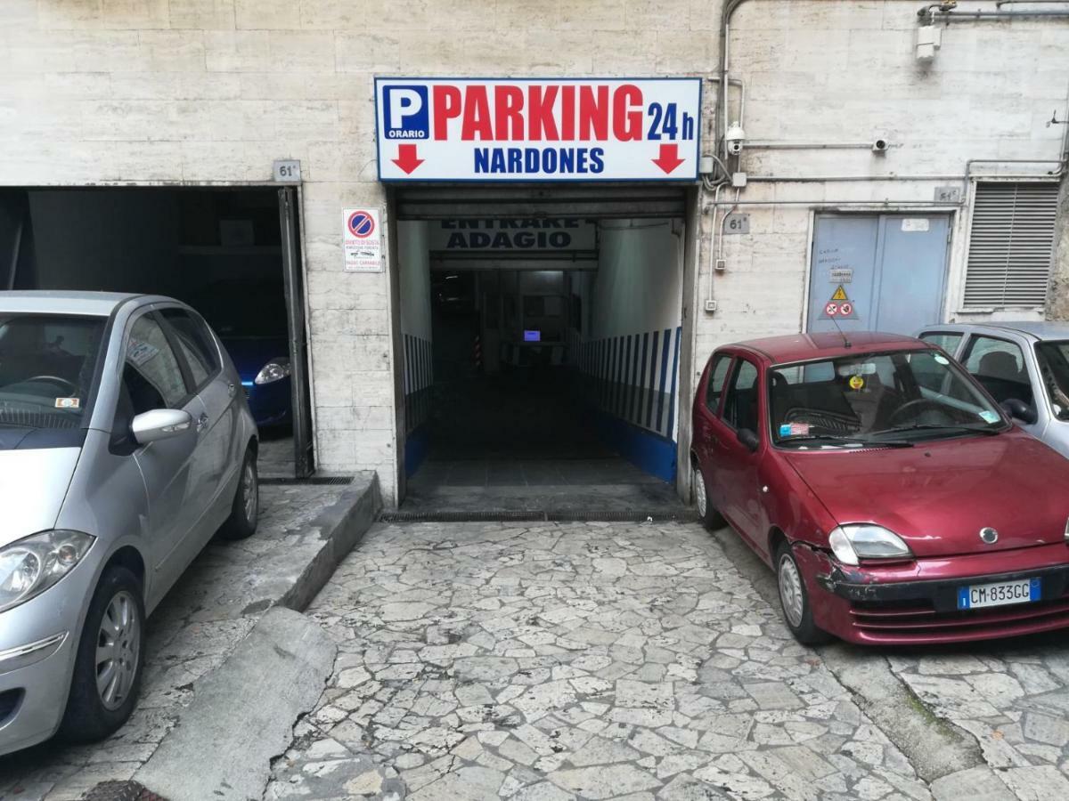 Bed and Breakfast Gradoni Di Chiaia Twenty Three Neapel Exterior foto