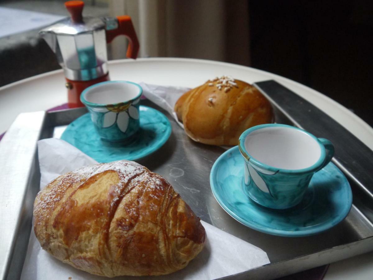 Bed and Breakfast Gradoni Di Chiaia Twenty Three Neapel Exterior foto